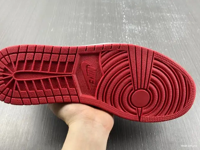 One Kick Jordan Retro Air 705329-600 Chicago Low 1 0630